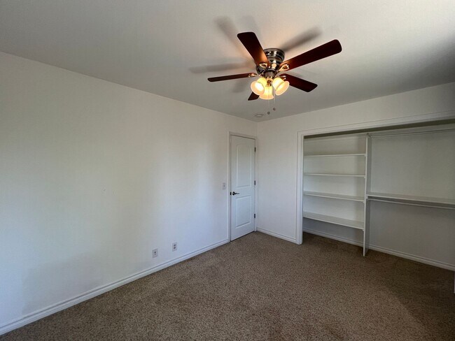 Building Photo - 1592 Kingston Way
