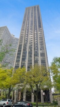 Building Photo - 2650 N Lakeview Ave