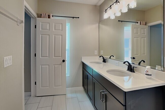 Building Photo - 1245 Celery Oaks Ln