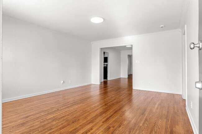 Building Photo - 3BR/1BA Home with W/D Hookups + Holiday Move-In Special $250 !!