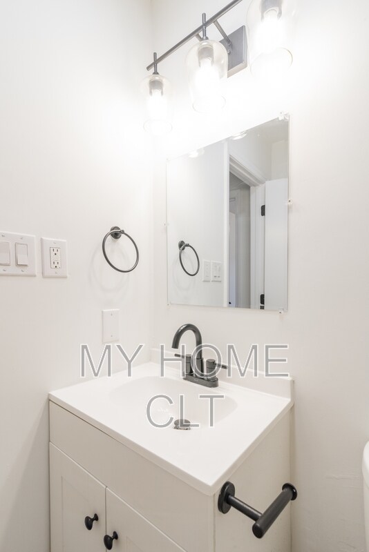 Building Photo - 929 Cantwell St