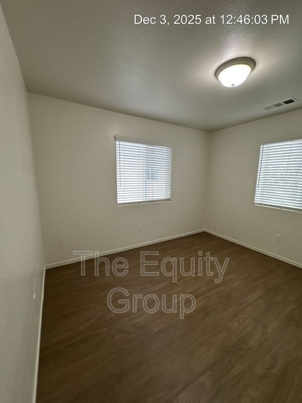 Building Photo - 2133 W Lark Ave