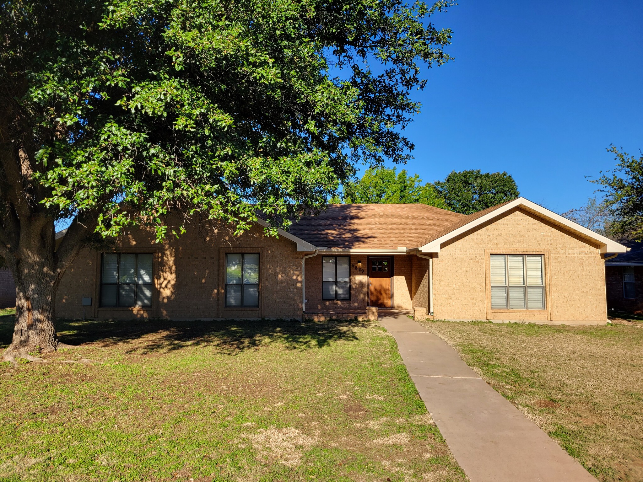 Building Photo - 4829 Bermuda Dr