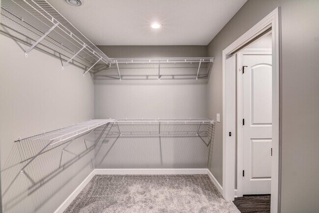 Building Photo - 1341 Blue Jay Pl