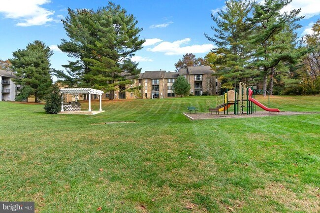 Building Photo - 5482 Cedar Ln