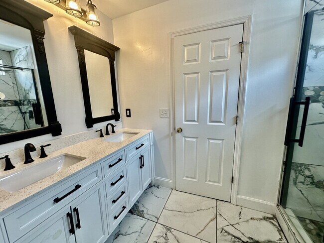 Building Photo - Three Bedroom Updated Single Level Home in...