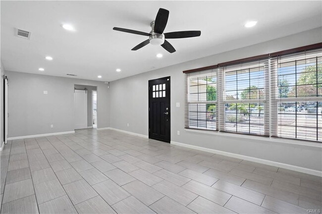 Building Photo - 20247 Kinzie St