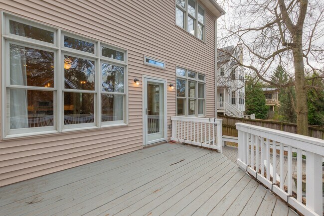 Building Photo - 317 W College Terrace