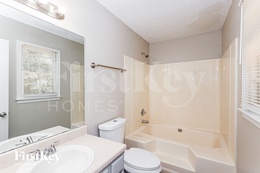Building Photo - 1775 Independence Dr