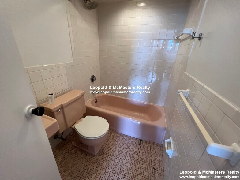 Building Photo - 24 Mt Vernon St