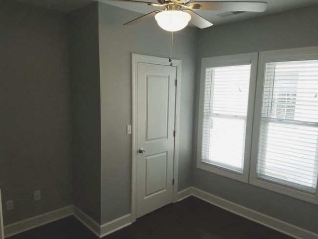 Building Photo - 2711 1st Ave