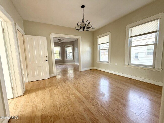 Building Photo - 1017 Hegeman St