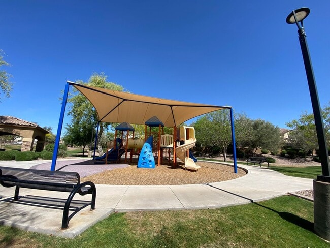 Building Photo - 2 Week Free Rent - Chandler Gem!