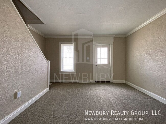 Building Photo - 39 Hickory St