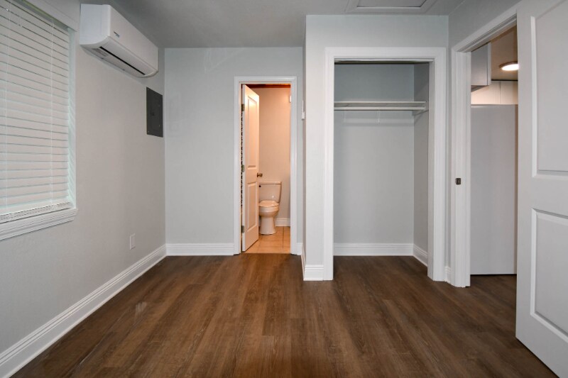 Building Photo - 5094 J E L Dr