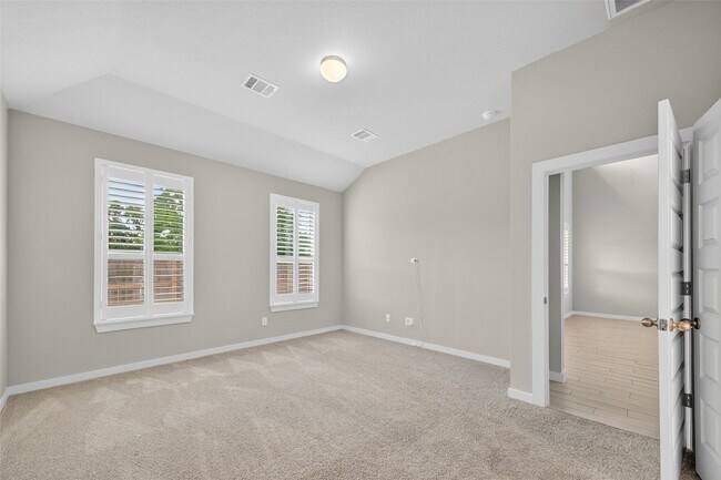 Building Photo - 910 Cold Snow Dr