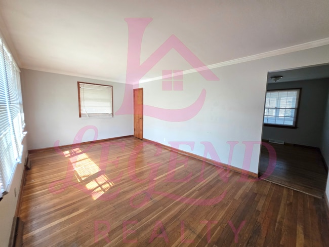 Building Photo - Move-In Ready 2 Bed Home with Sunroom, Garage & Fenced Yard