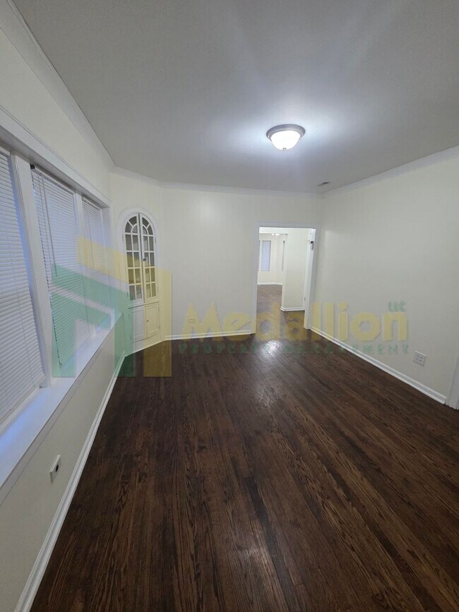 Building Photo - 9318 S Loomis St