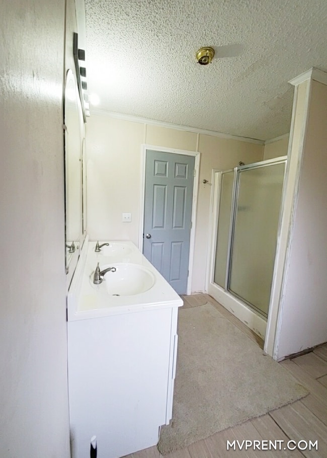 Building Photo - 279 Seminole Trl
