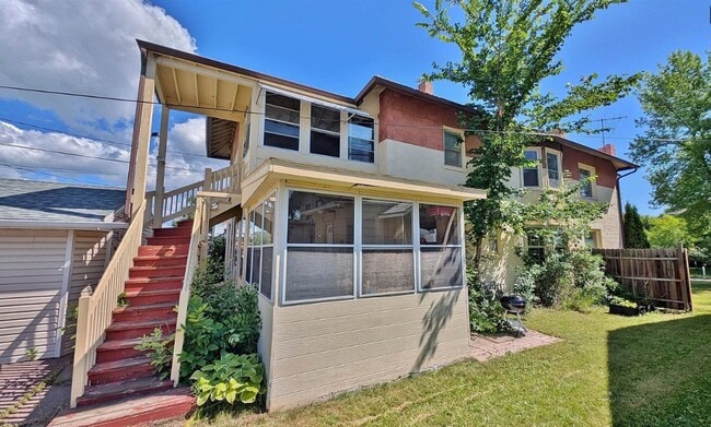 Building Photo - 983-985 87th Ave W