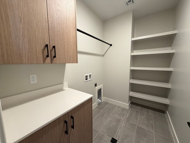 Building Photo - 618 Hemsworth Ln