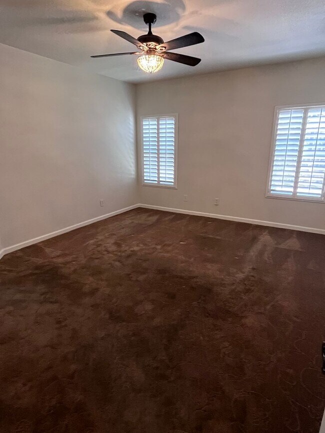 Building Photo - NICE HOME IN ORANGEVALE!!