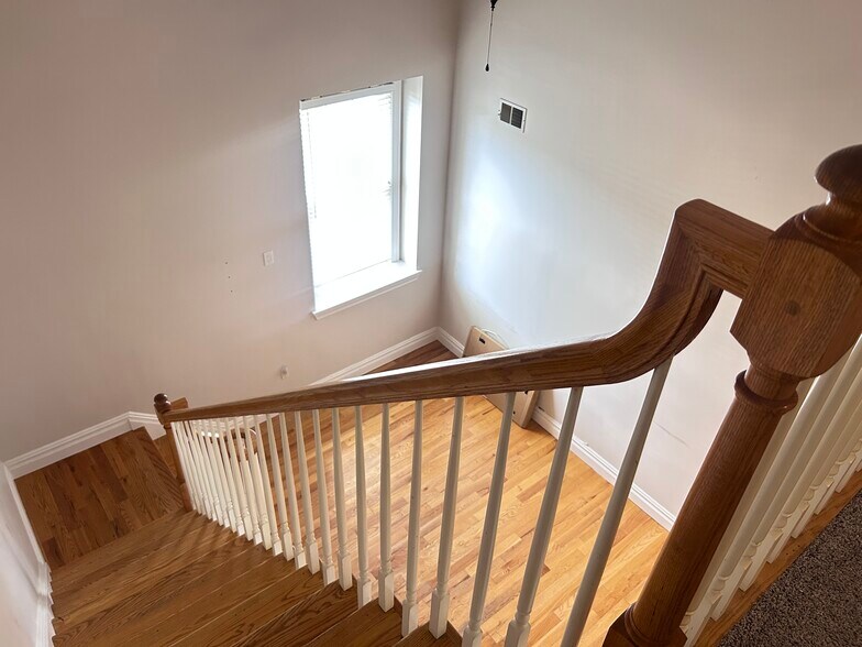 Building Photo - 1 John St