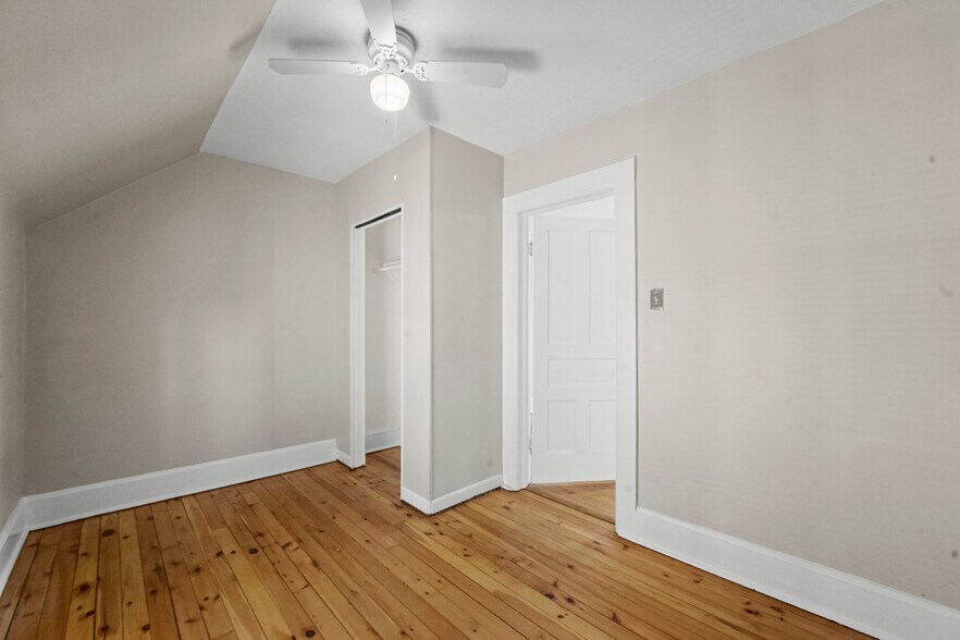Building Photo - 331 Des Plaines Ave