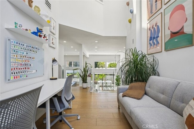 Building Photo - 15 Waterway