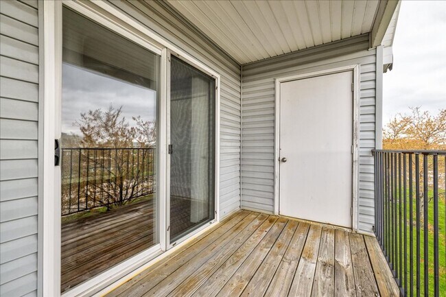 Building Photo - 3 bedroom 2 Bath Large Apartment Home $1,569/mo Rent