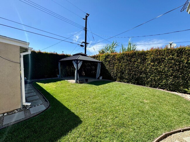 Building Photo - MOVE IN READY Updated La Mirada Home
