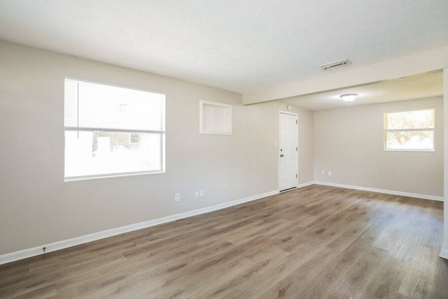 Building Photo - 5816 Sonora Dr W