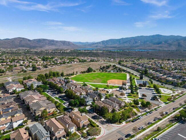 Building Photo - Stunning Corner Unit with Mountain Views & Prime Location!