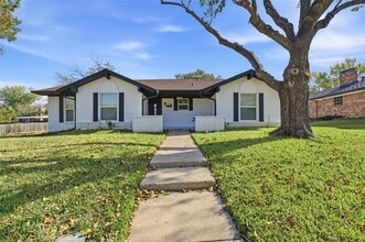 Building Photo - 1901 Wellington Dr