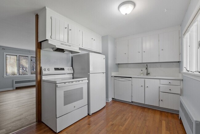 Building Photo - 31 Marion Rd