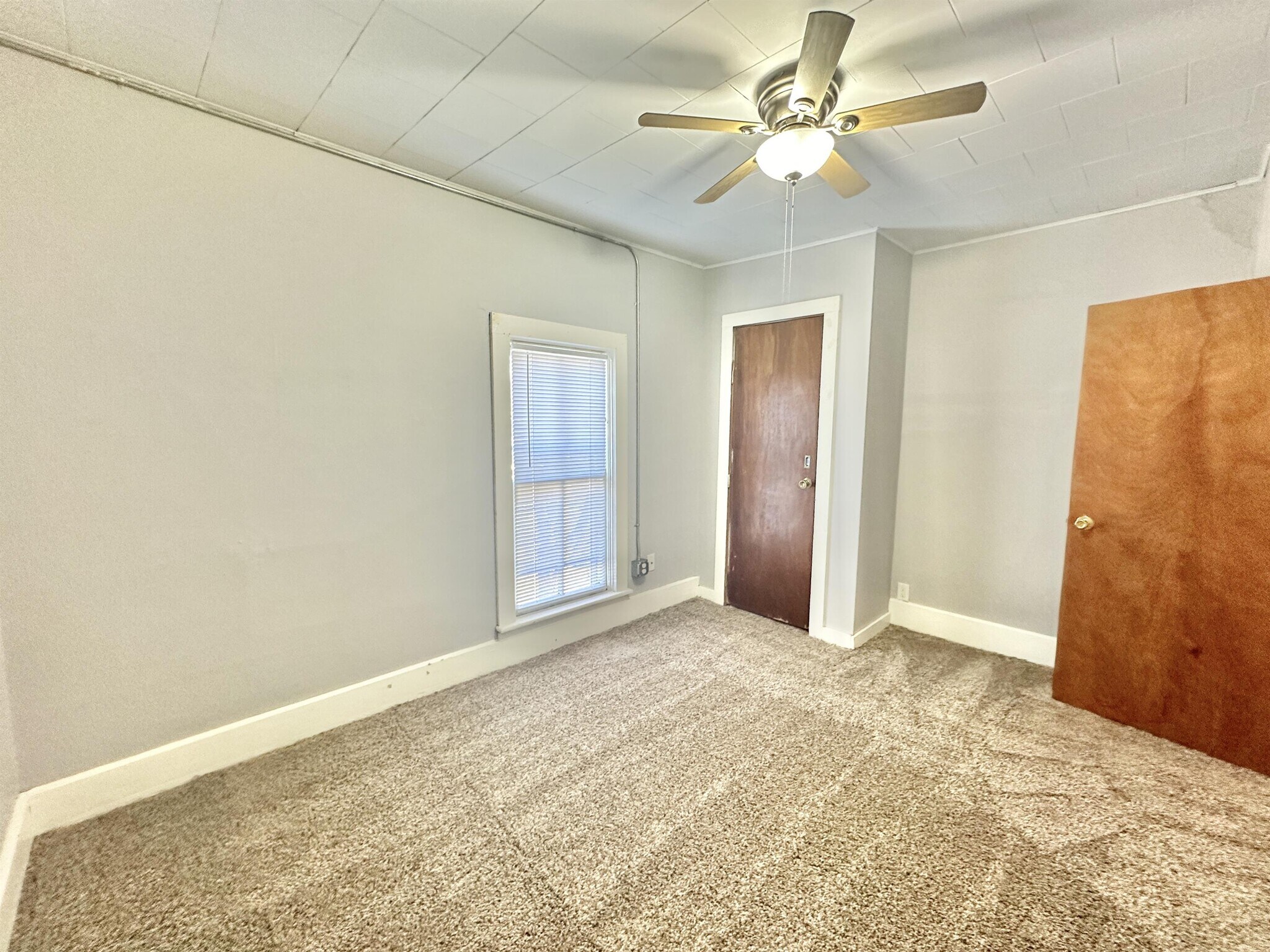 Building Photo - 957 W Grand Ave