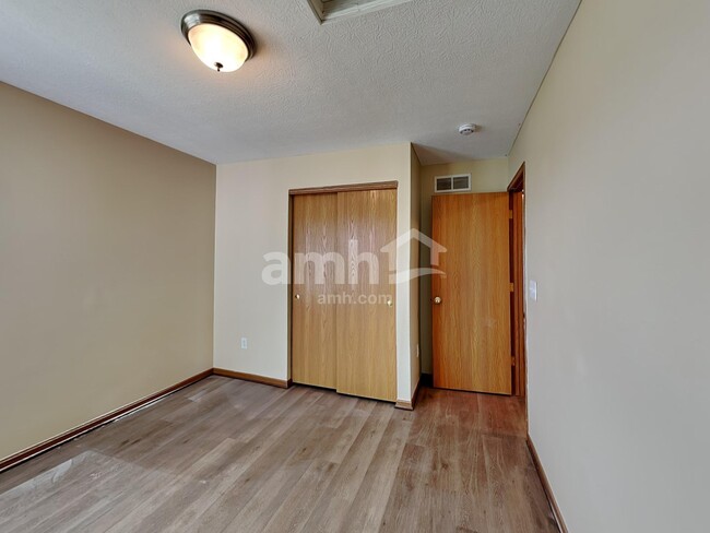 Building Photo - 7793 Waggoner Chase Blvd