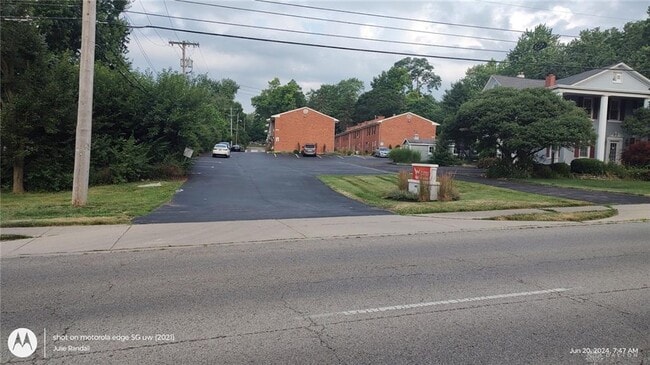 Building Photo - 4627 Far Hills Ave