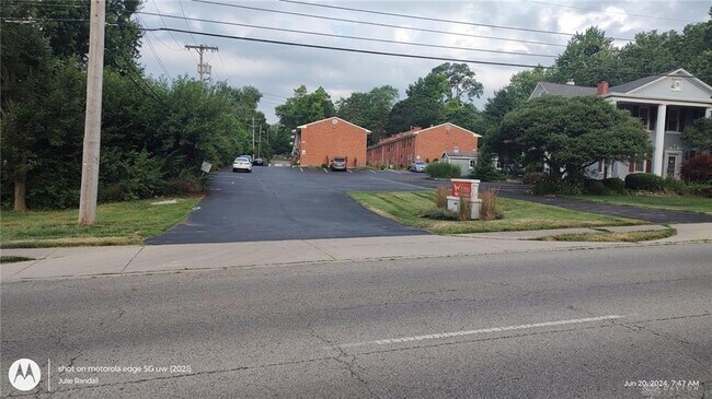 Building Photo - 4629 Far Hills Ave