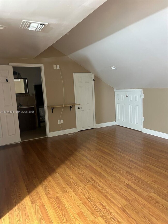 Building Photo - 2730 Cypress Ave