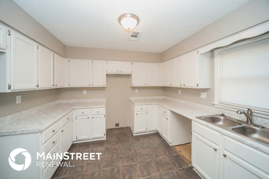 Building Photo - 6602 Meadow Bend Dr