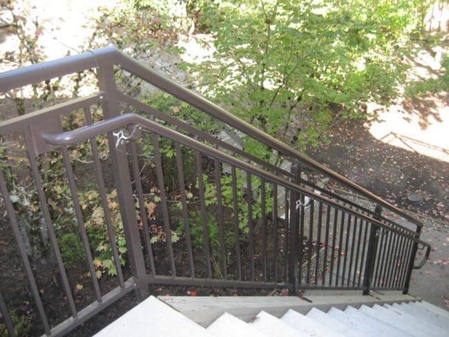 Building Photo - 44 Crestfield Ct