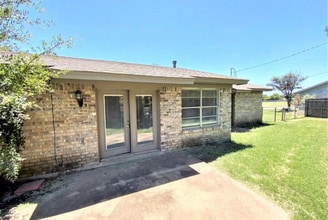 Building Photo - 316 SW Murphy Rd