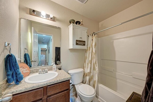 Building Photo - 921 Dexter Dr