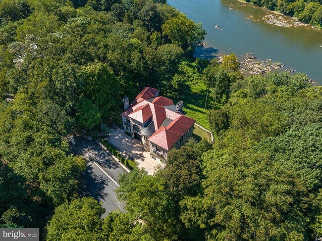 Building Photo - 612 Rivercrest Dr