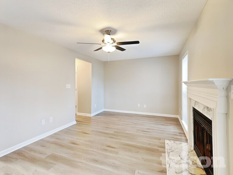 Building Photo - 4417 Woodlawn Dr