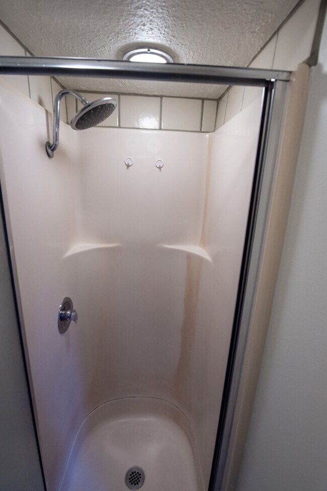 Building Photo - Lovely 3 Bed / 2 Bath in Private Setting--AVAILABLE NOW!!!