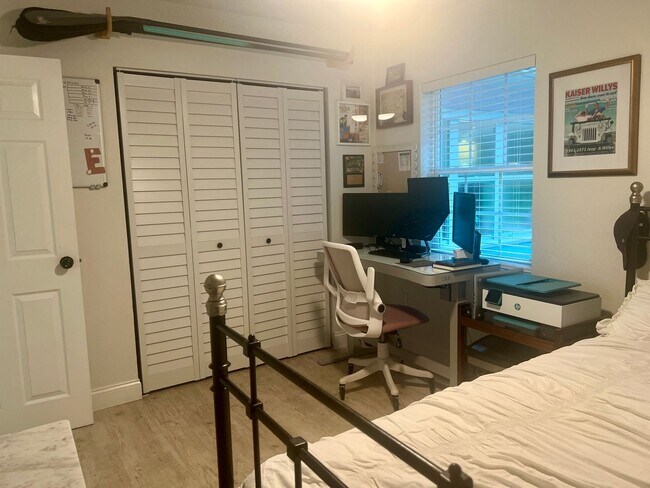 Building Photo - DUNEDIN FL LIVING 3/1 HOME