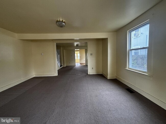 Building Photo - 2 E Vine St