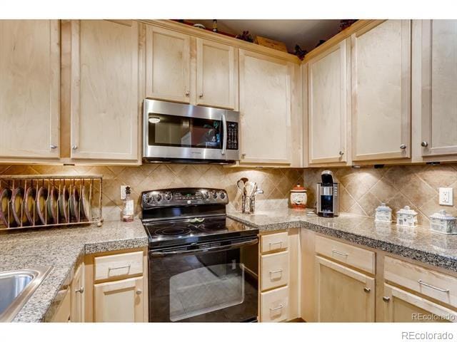 Building Photo - 121 S McGregor Cir